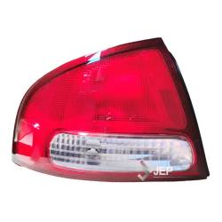 Faro Posterior Nissan...