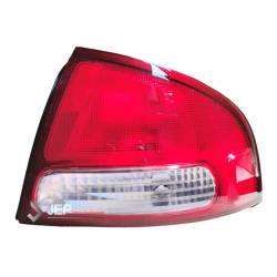 Faro Posterior Nissan...